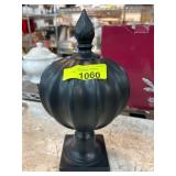 Williamsburg Global Views Decorative Urn