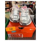 Nike Dart VII Running Shoes in White and Pink