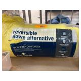 Reversible Microfiber Down Alternative Comforter