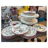 Better Homes and Gardens Holiday 2011 Dish Set
