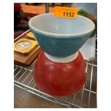 Pyrex Mixing Bowls in Red and Blue