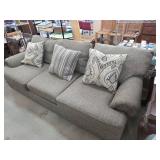 NICE Havertys Three-Cushion Fabric Sofa