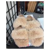 Dolce Vita Faux Fur Sandals Size 7