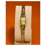 Seiko 2E20-7679 Gold Tone Ladies Watch
