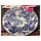 Crate & Barrel Italian Blue Grapevine Plate