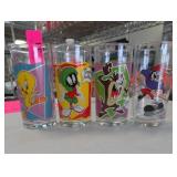 Lot of 4 Looney Tunes Glass Tumblers