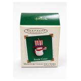 Hallmark Snow Cozy 2005 Keepsake Ornament