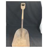 WOODEN HANDLE GRAIN SHOVEL