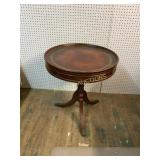 ROUND TOP ACCENT TABLE WITH CLAW FEET