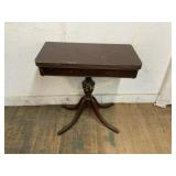 SIDE TABLE WITH SWIVEL TOP
