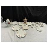 16 PIECES ( 1 PINK DEPRESSION 15 PIECES DINNERWARE