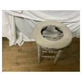 ROUND HOLLOW CENTERED PLANT STAND