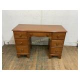 7 DRAWER WOODEN KNEE HOLE DESK