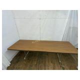 FOLDING TABLE