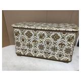 RETRO CLOTHES HAMPER