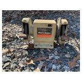 Black & Decker Bench Grinder with Dual Grinding Wh
