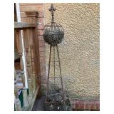Metal Garden Trellis with Fleur-de-Lis Finial