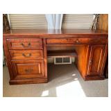 Wooden Desk with Drawers and Cabinet Storage
