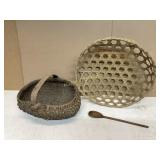 2 BASKETS AND WOODEN SPOON