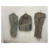 US Army Digital Camo Shirt and Pants Set, Medium L