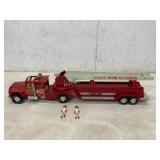 Redï¿½ Fire Truck With Ladder and Figures