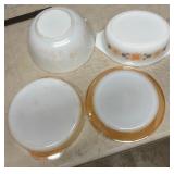 Set of 2 Pyrex and 2 Fire-King Dishes