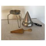 Aluminum Strainer Set with Stand and Wooden Reamer
