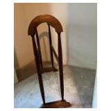 Wooden Quilt Rack with Spindle Design