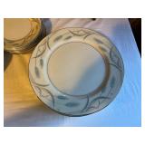 Valmont China ï¿½Royal Wheatï¿½ Dinnerware Set