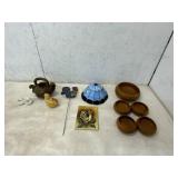 12 Decorative Items and Bowls