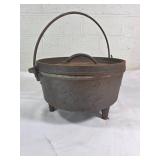 Lodge #8 Cast Iron Dutch Oven with Lid