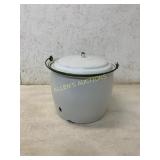 White Enamel Stock Pot With Lid and Handle