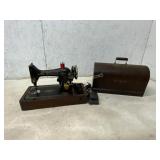 Singer Sewing Machine with Motor and Case