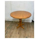 Drop-Leaf Pedestal Table in Light Wood