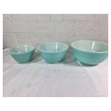 Three Pyrex Mixing Bowls in Solid Turquoise