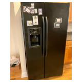 Refrigerator with Water Dispenser