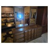 3ï¿½3ï¿½3 Dresser with Mirrored Top
