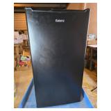 Galanz Mini Fridge, Model GLR35M1BKE03