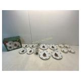 Gibson Noel Christmas Dinnerware Set, 20 Pieces