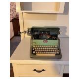 Royal Quiet De Luxe Portable Typewriter