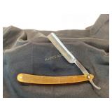 Union Cutlery Co. NY Straight Razor with Amber-Ton