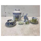 8 Pieces of Porcelain Housewares