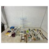 Kitchenware and Mugs with Metal Rack