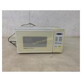 Toshiba Microwave Oven with Digital Controls