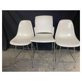Lot of 3 chairs