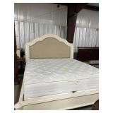 King Sz. Tufted Headboard & Wooden Frame
