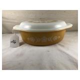 2 1/2 Qt. Vintage Pyrex casserole with lid