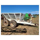 Willmar tandem axle lime or fert. spreader w/hyd. spinners