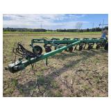 John Deere Mod. 2810 6bt Vari-Width semi-mounted plow