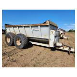 Kuhn Mod. 8141 tandem axle slinger V-bottom manure spreader